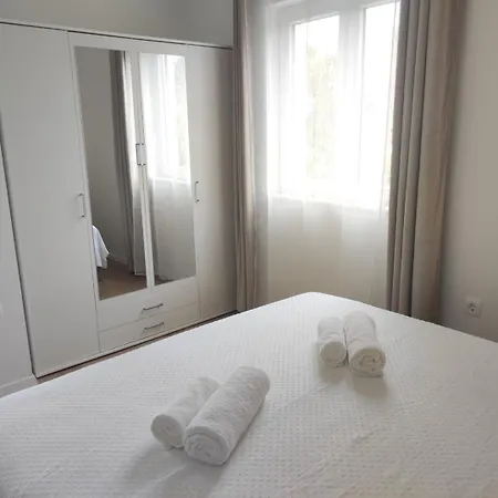 Little Swiss 2 בית הארחה